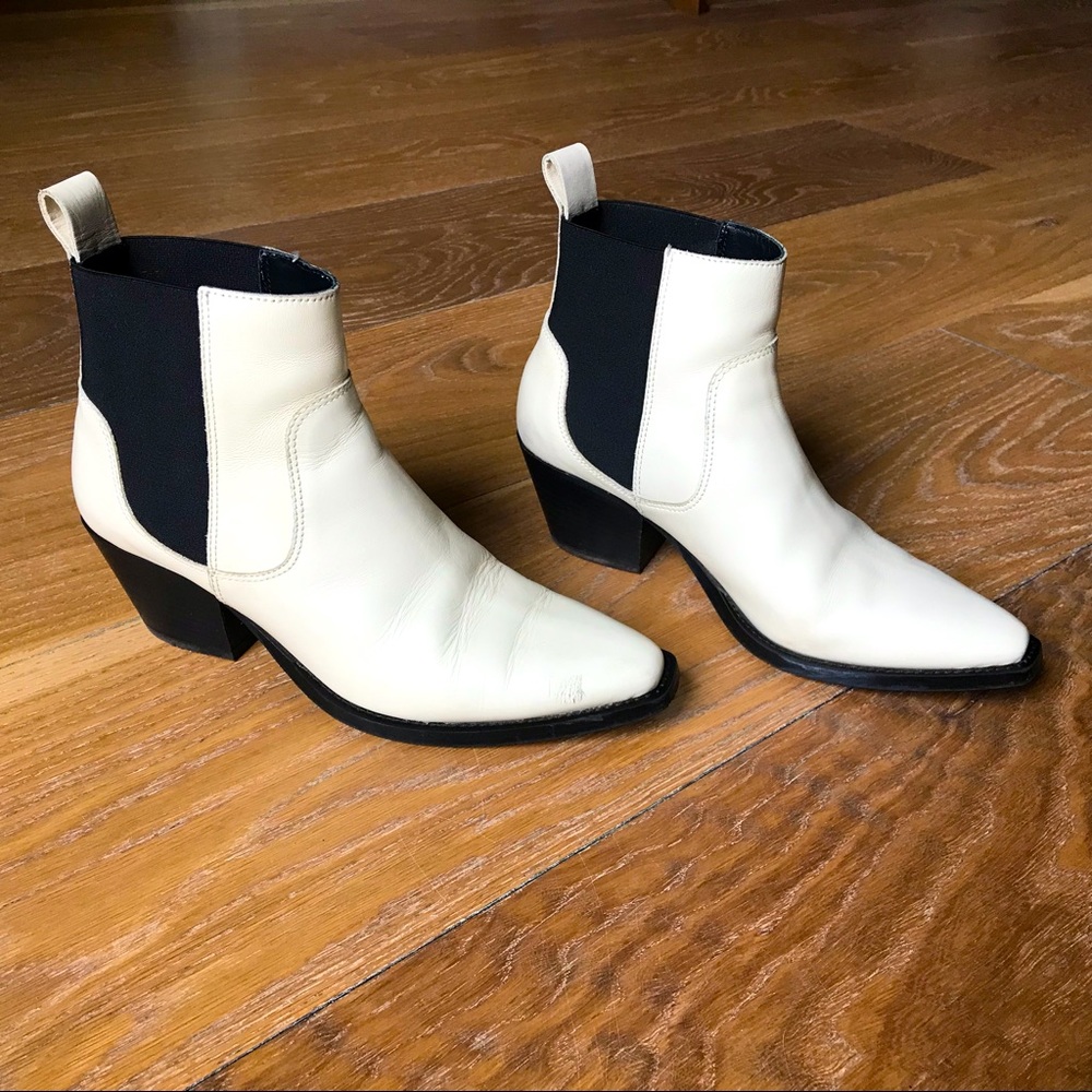 Everlane Western ankle Boot in Bone